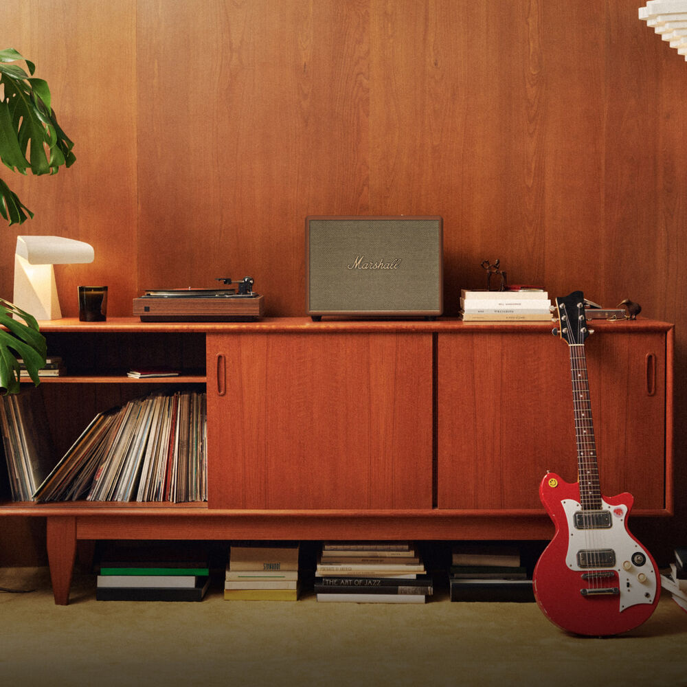 A Photo Of Marshall Woburn III - Bluetooth Speaker