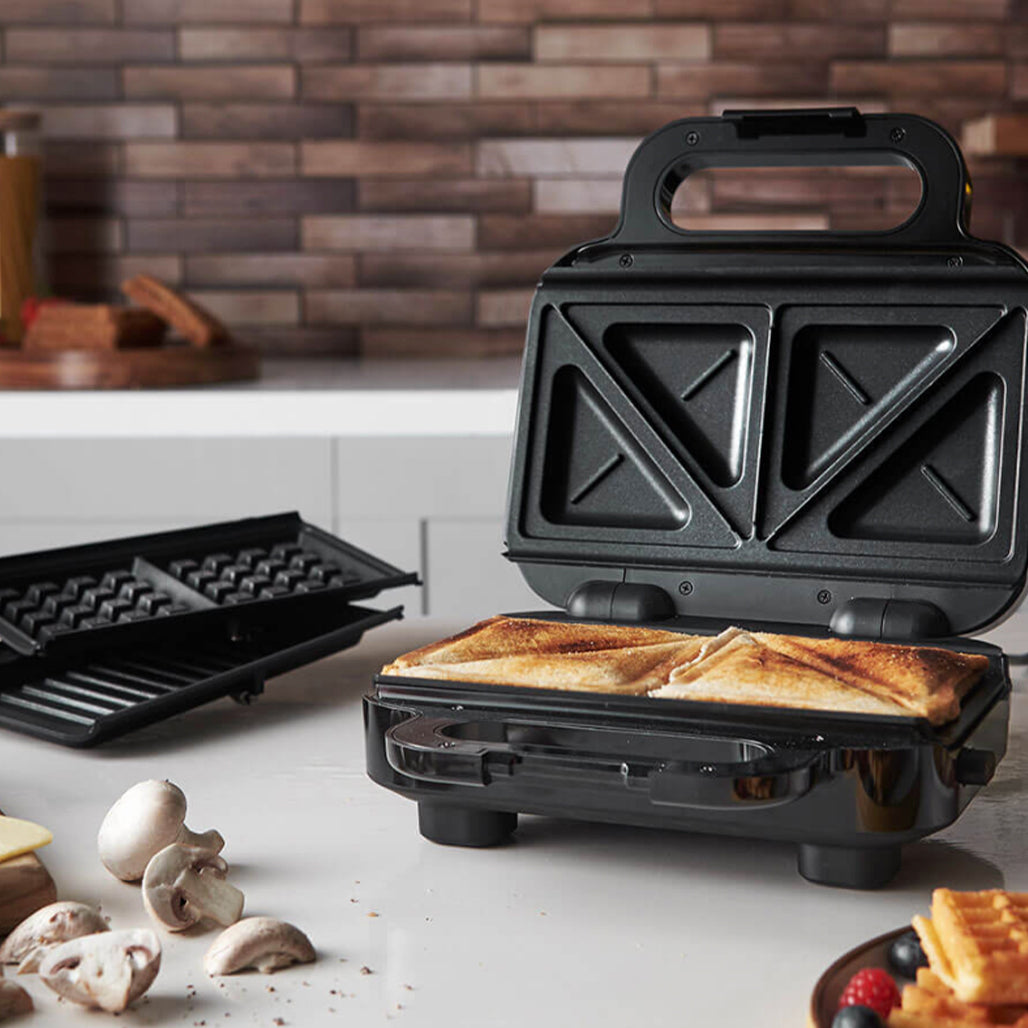 A Photo Of Russell Hobbs Creations 3-in-1 Sandwich Maker