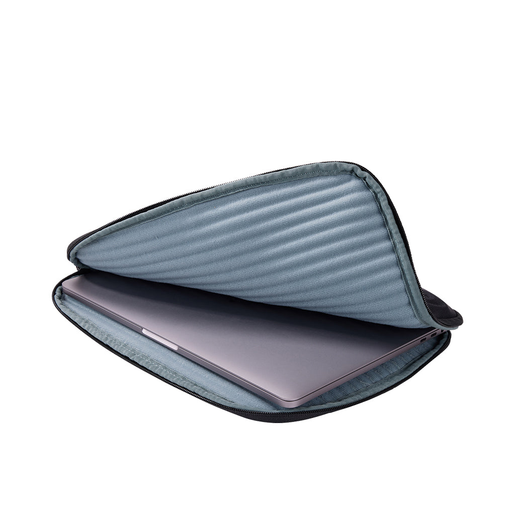 A Photo Of Thule Subterra 2 - 13