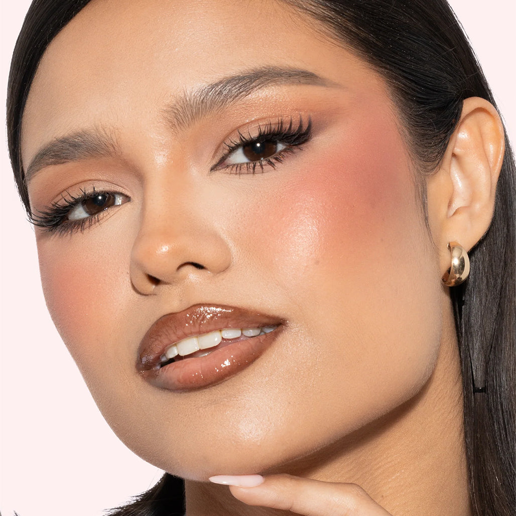 A Photo Of Huda Beauty Blush Filter Blurring Blushlighters Palette