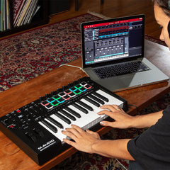 A Photo Of M-Audio Oxygen Pro 25 - 25-Key USB MIDI Controller