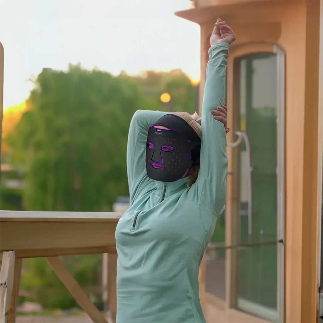 A Photo Of Porodo Lifestyle Red Light Therapy Face Mask – Black