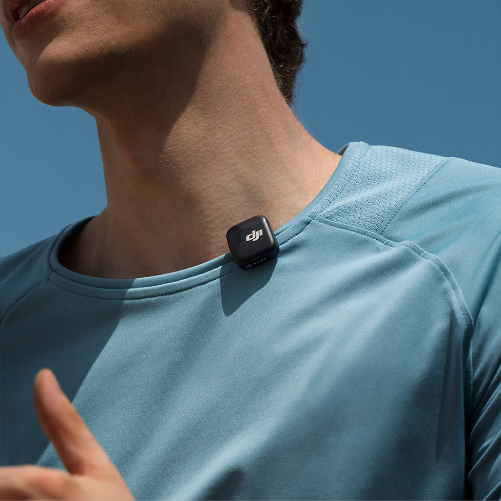 A Photo Of DJI Mic Mini Clip-On Transmitter with Built-In Microphone (2.4 GHz, Infinity Black)