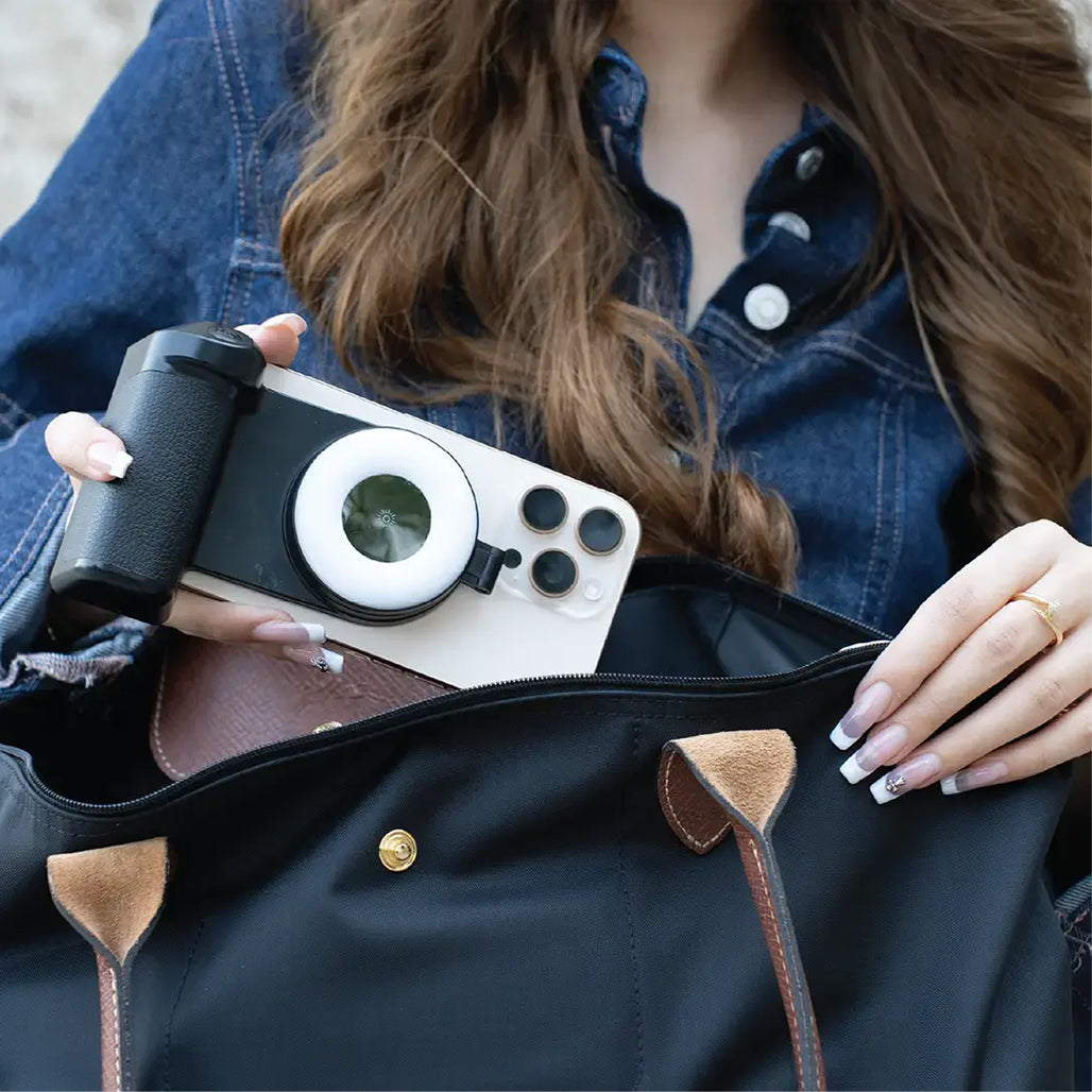 A Photo Of Porodo 4800mAh SnapCharge MagSafe Power Bank - Black