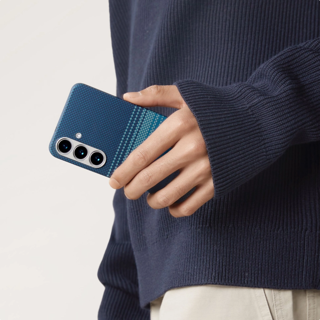 A Photo Of Pitaka Moment Moonrise iPhone 17 Pro Max Ultra-Slim Case