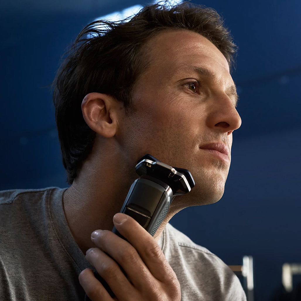 A Photo Of Philips Series 7000 Wet & Dry Electric Shaver S7887/55