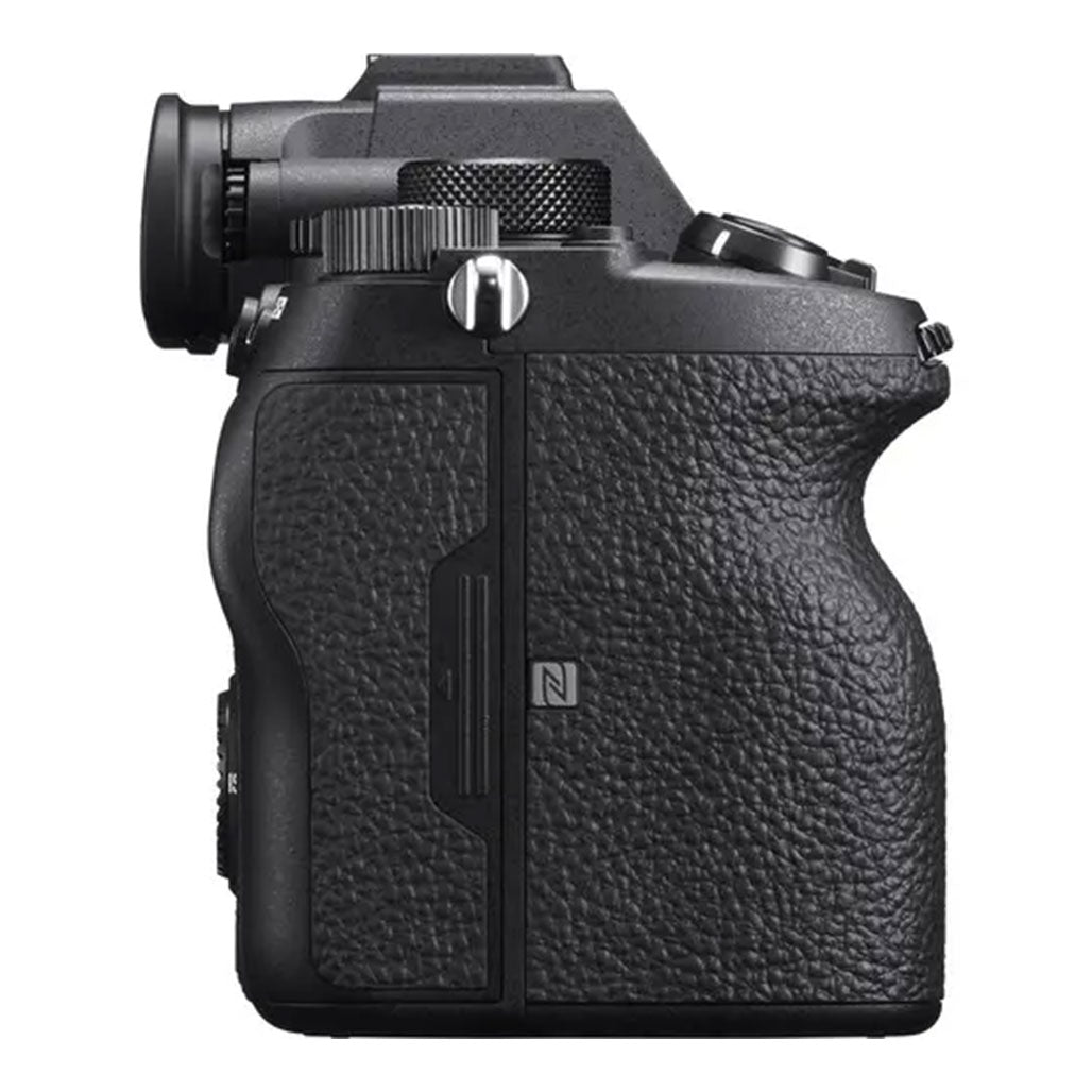 A Photo Of Sony Alpha a7R IV - Mirrorless Digital Camera (Body Only)