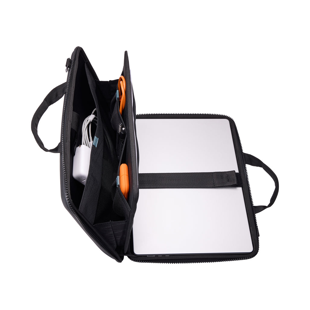 A Photo Of Thule Gauntlet Attaché for MacBook Pro 16