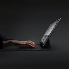 A Photo Of Uniq Venno Pro – Magnetic Bluetooth Keyboard Folio for iPad Pro 11