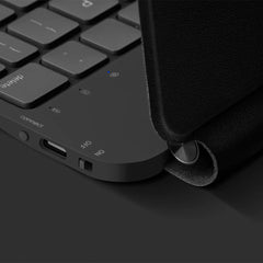A Photo Of Uniq Venno Pro – Magnetic Bluetooth Keyboard Folio for iPad Pro 11