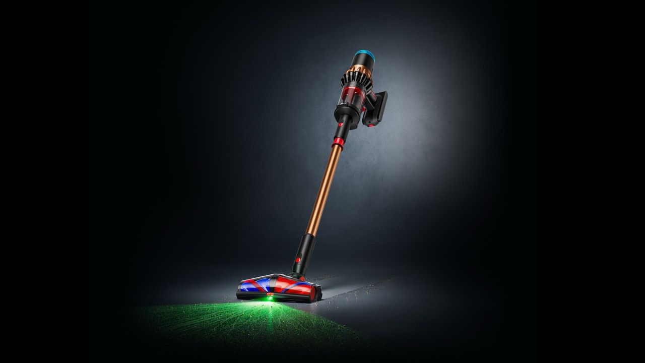 A Photo Of Dyson V16 Piston Animal Submarine™ Cordless Vacuum Cleaner (Black/Copper)