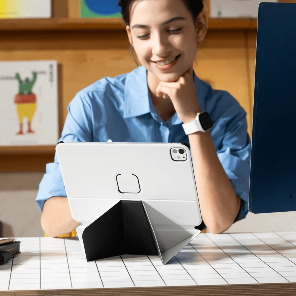 A Photo Of MOFT Dynamic Folio Case for iPad Pro 11