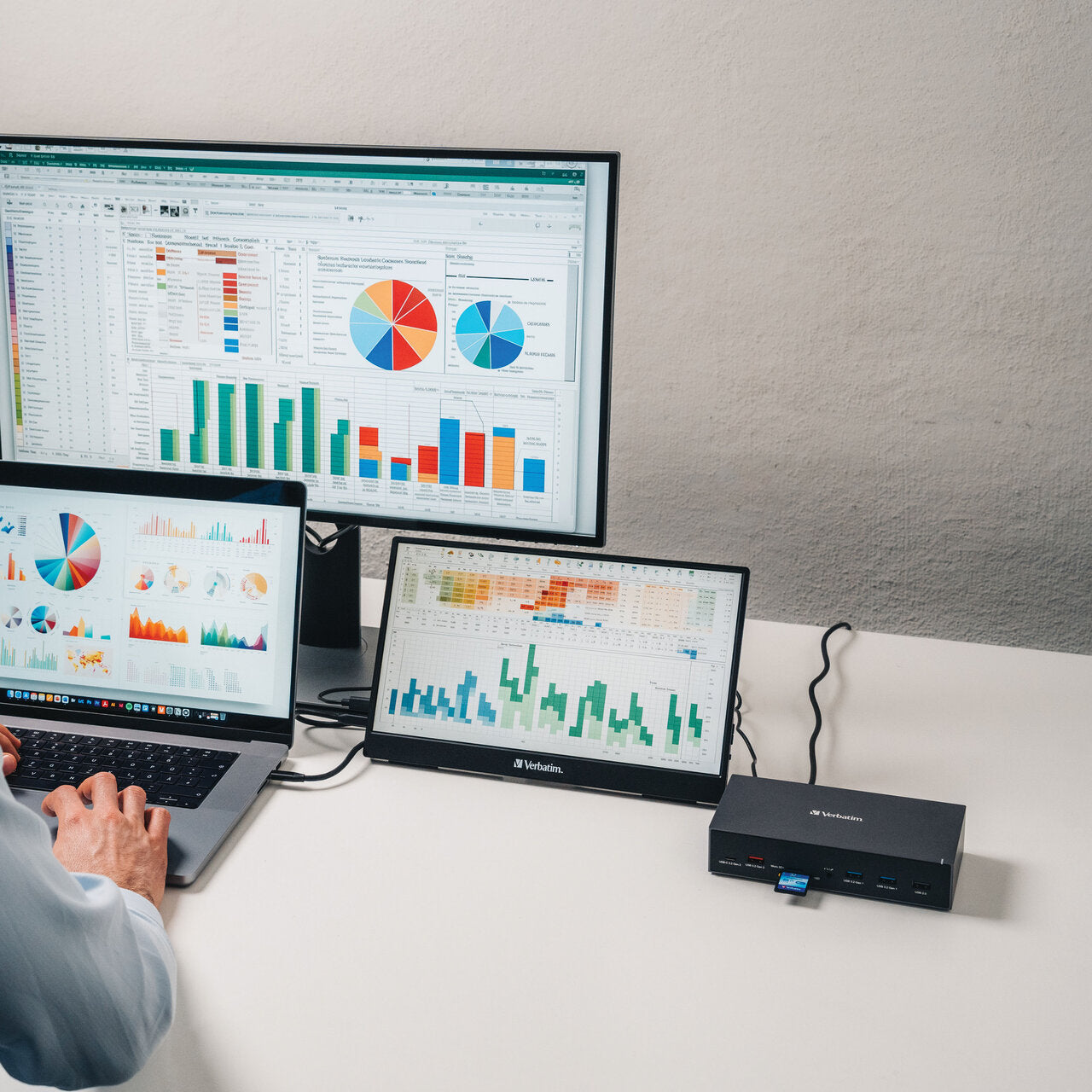A Photo Of Verbatim USB-C Pro Docking Station 17-in-1