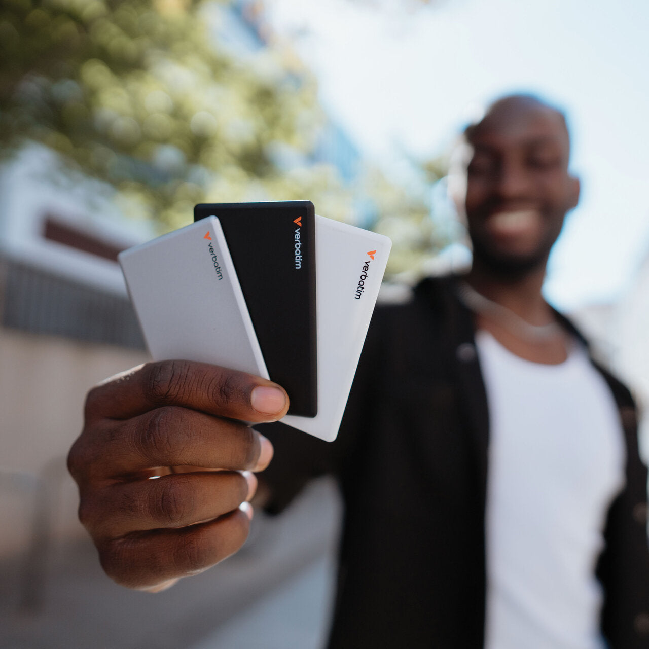 A Photo Of Verbatim My Finder Bluetooth Card – 3-Pack – Black, Silver, White