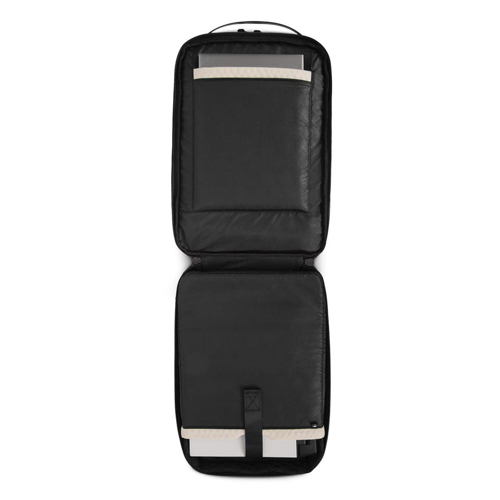 A Photo Of Dell Alienware Horizon Travel Backpack AW723P
