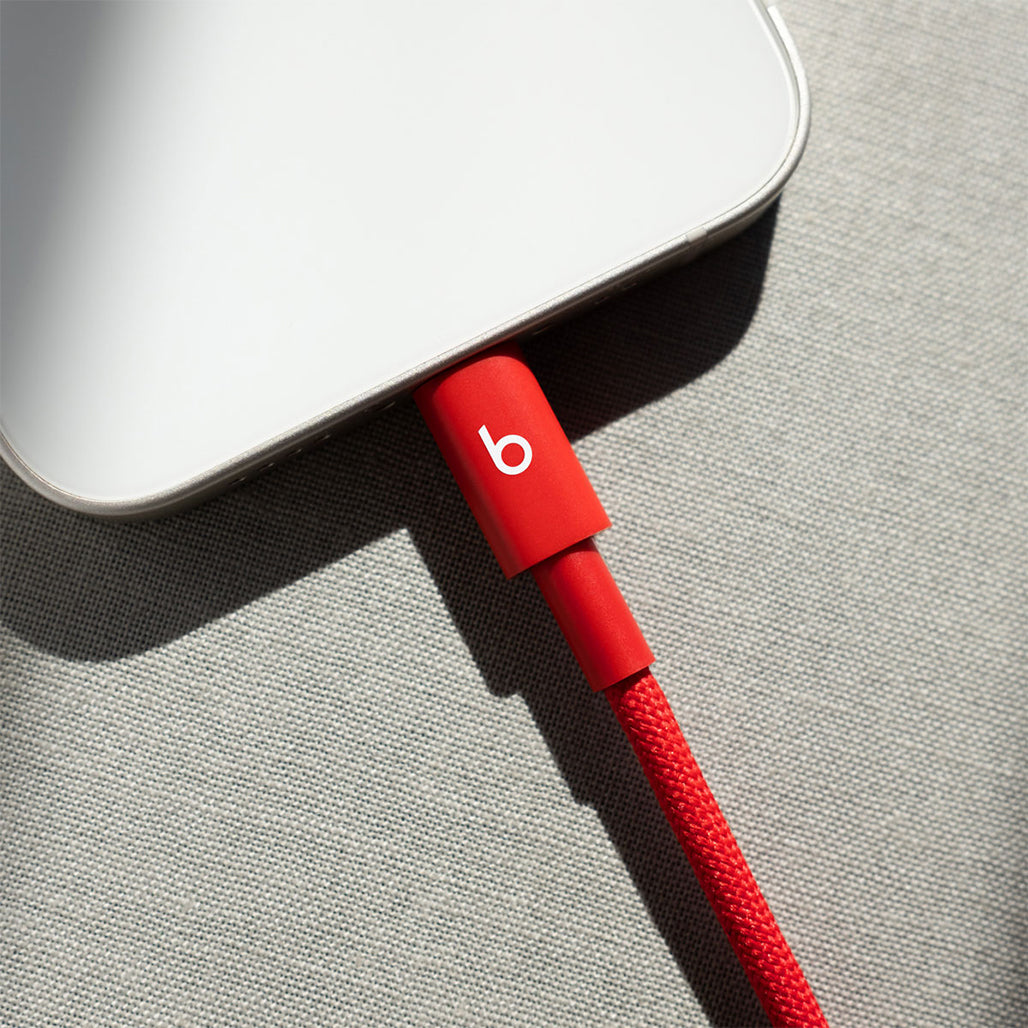 A Photo Of Beats USB-C to Lightning Woven Charging Cable 1.5m – Fast Charging, Tangle-Free, CarPlay Compatible