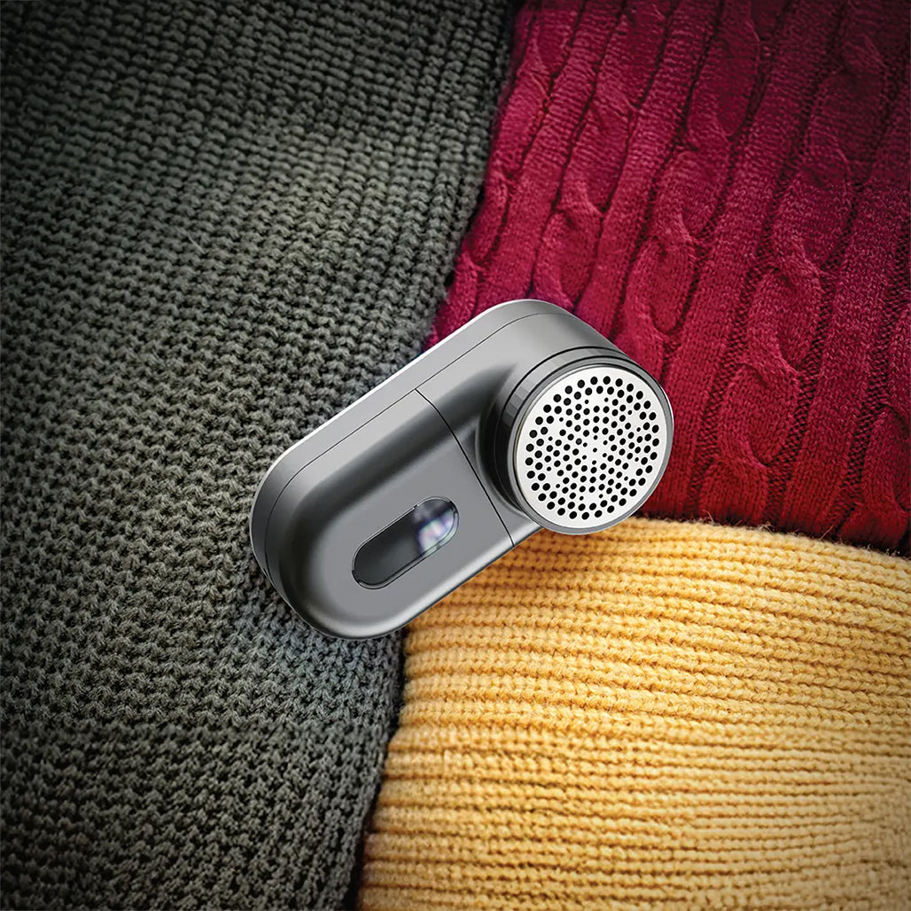 A Photo Of Green Lion Lint X Lint Remover - Black | Efficient Fabric Care with 6-Blade System