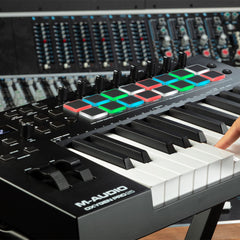 A Photo Of M-Audio Oxygen Pro 25 - 25-Key USB MIDI Controller