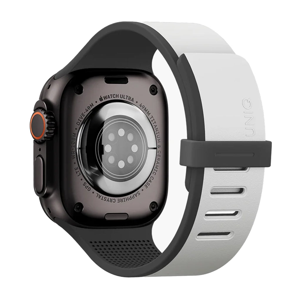A Photo Of UNIQ Revix IV Reversible Dual-Color Magnetic Watch Strap - 49/46/45/44mm