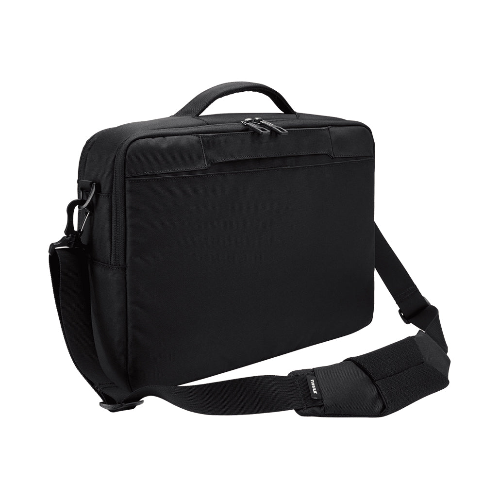 A Photo Of Thule Subterra 15.6