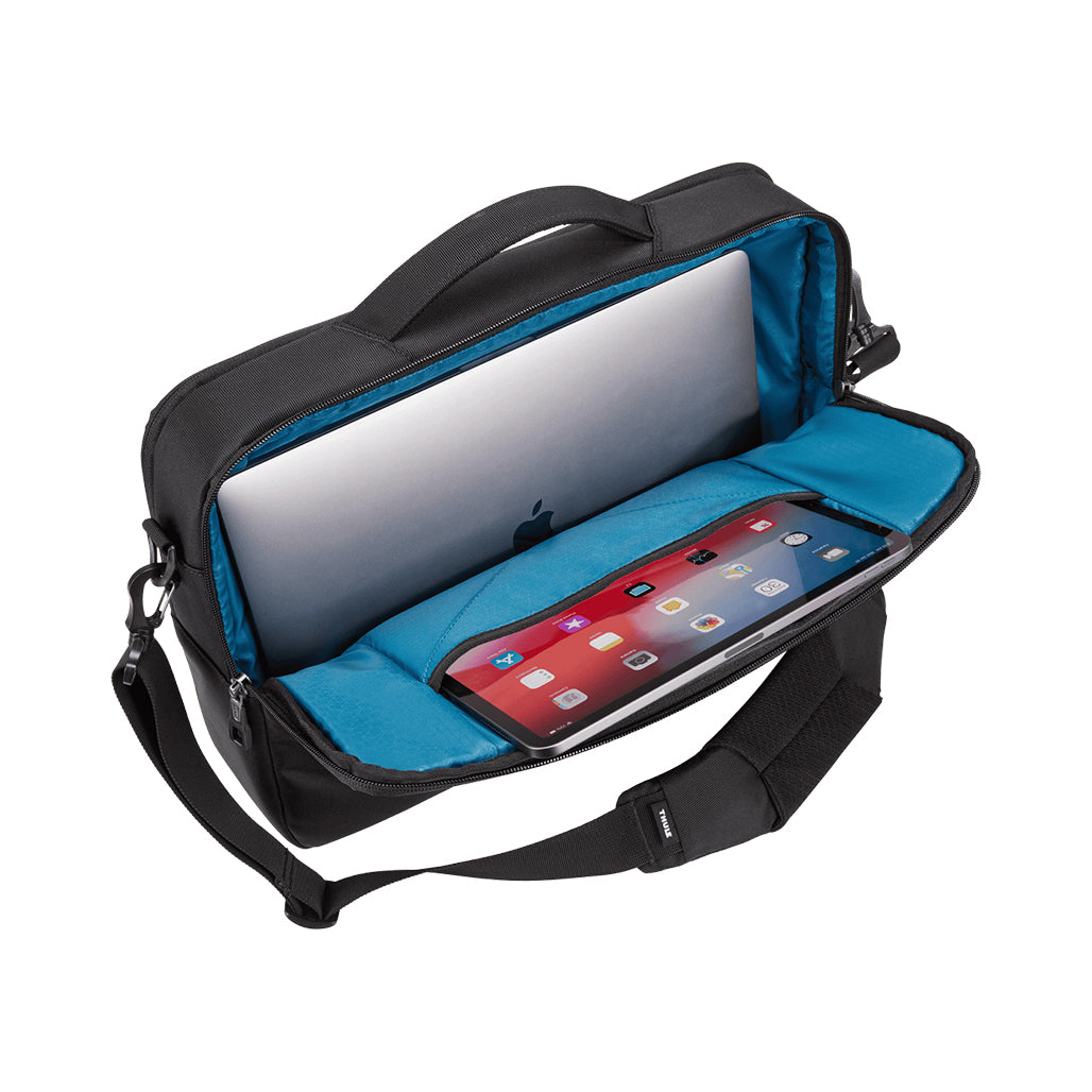 A Photo Of Thule Subterra 15.6