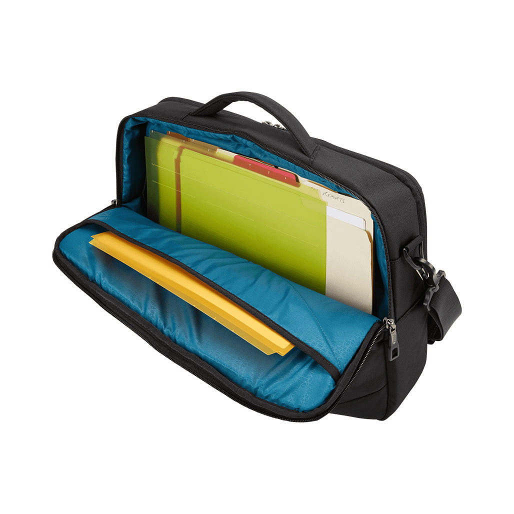 A Photo Of Thule Subterra 15.6