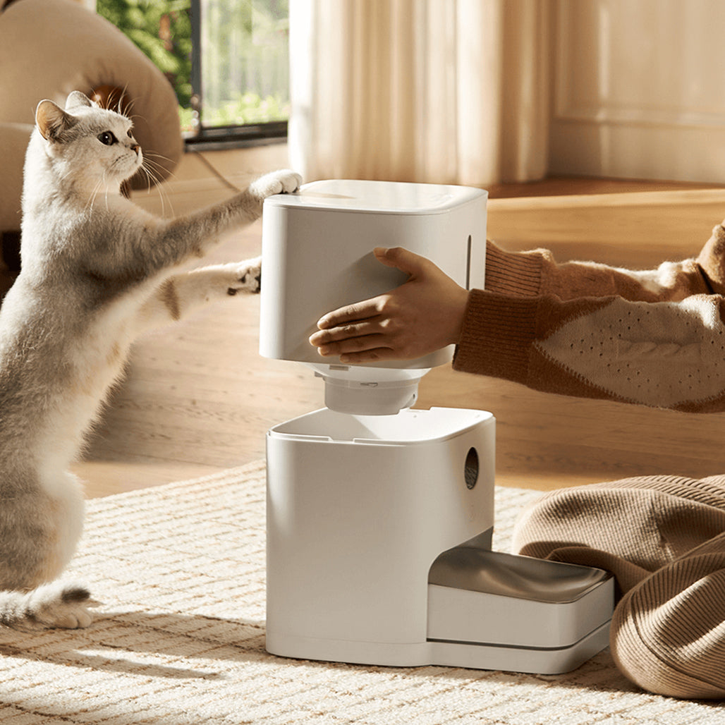 A Photo Of Xiaomi Smart Pet Food Feeder 2 – Automatic Dispenser with 5L Capacity