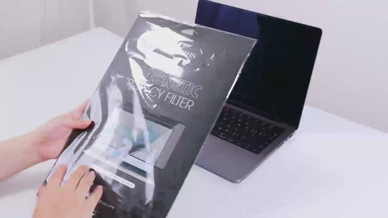 Le Prius Magnetic Privacy Screen for MacBook