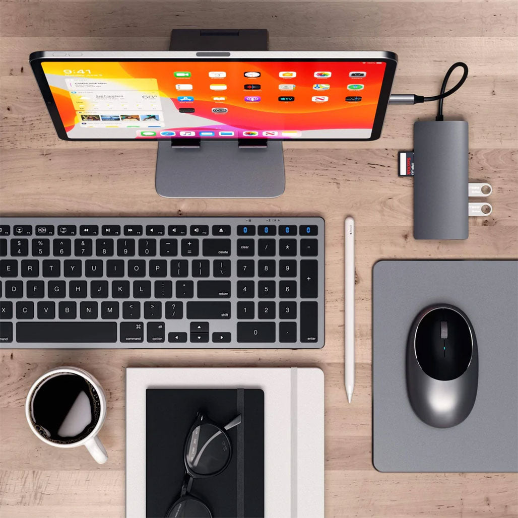 A Photo Of Satechi Type-C Multi-Port Adapter 4K with Ethernet V2 – Aluminum USB-C Hub with HDMI, Ethernet, and Card Readers